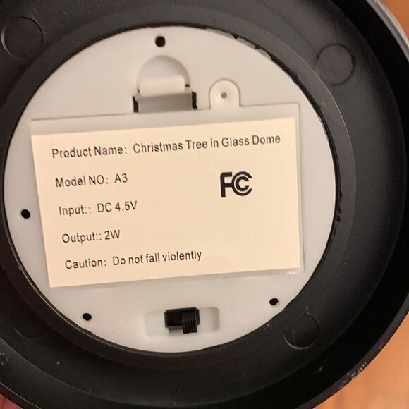 Christmas tree in glass dome. Appx 9” tall.  Uses 3-AAA batteries not included - Picture 10 of 11